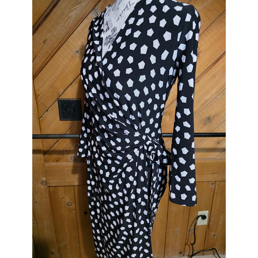 Black and White Geometric Pentagon Print Long‎ Sleeve Wrap Dress Knee Length - Picture 3 of 5